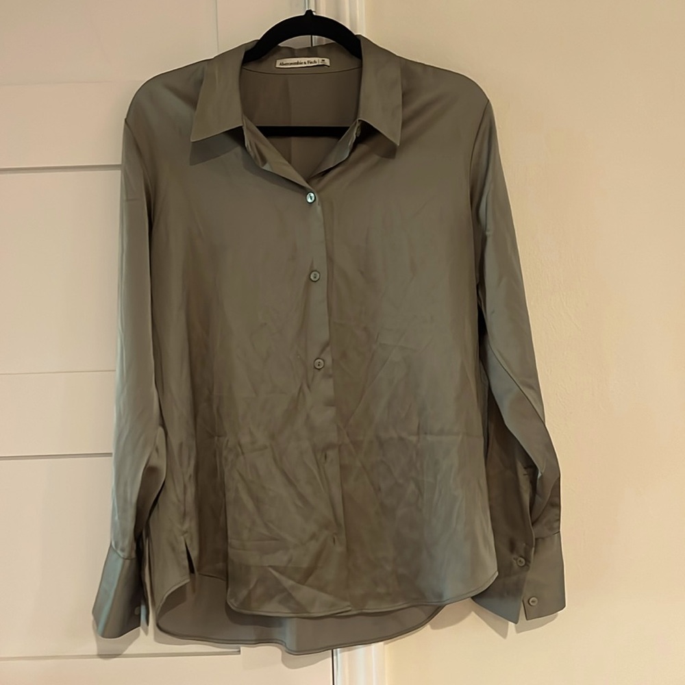 Abercrombie & Fitch Satin Olive Green Button Down Blouse Size Medium EUC